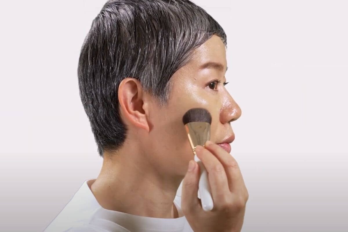 ブラシでファンデーションを塗って、もっと整ったベースメイクに【マーシュのブラシまとめ】